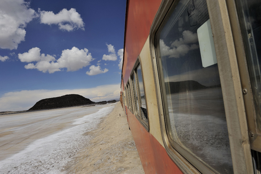 l'Altiplano égrenne ses nombreux cônes volcaniques